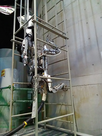 廃炉作業に向けた遠隔作業ロボット*の開発